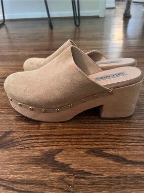 Steve Madden Tan Suede Studded Clogs Size 8.5